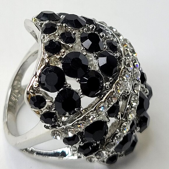 Flamboyant Black and Crystal Cocktail Fashion Ring - Picture 4 of 13